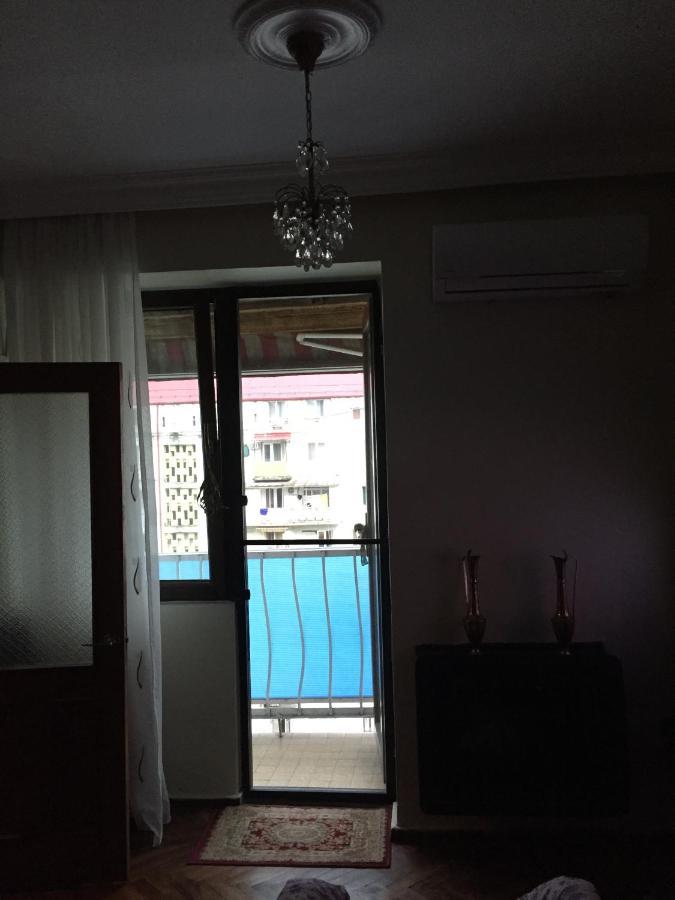 Apartment Rusudan Batoemi Buitenkant foto