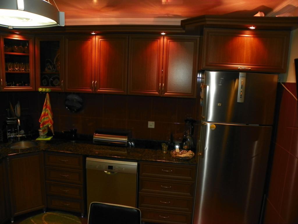 Apartment Rusudan Batoemi Kamer foto