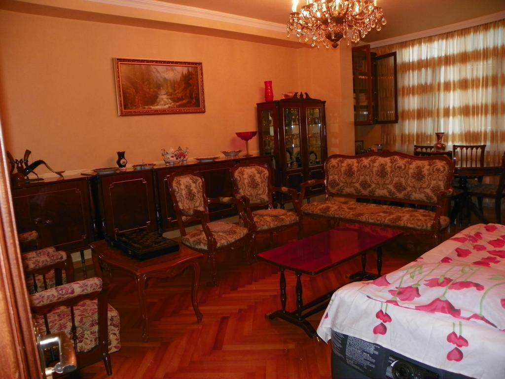 Apartment Rusudan Batoemi Kamer foto