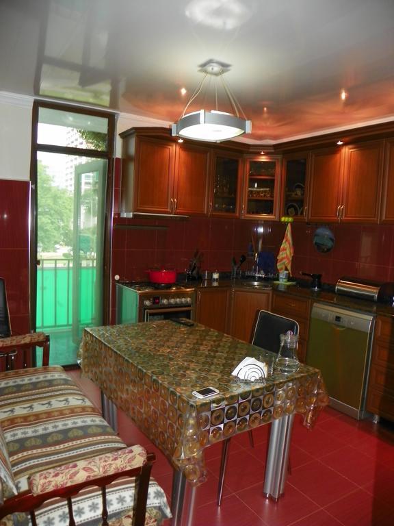 Apartment Rusudan Batoemi Kamer foto