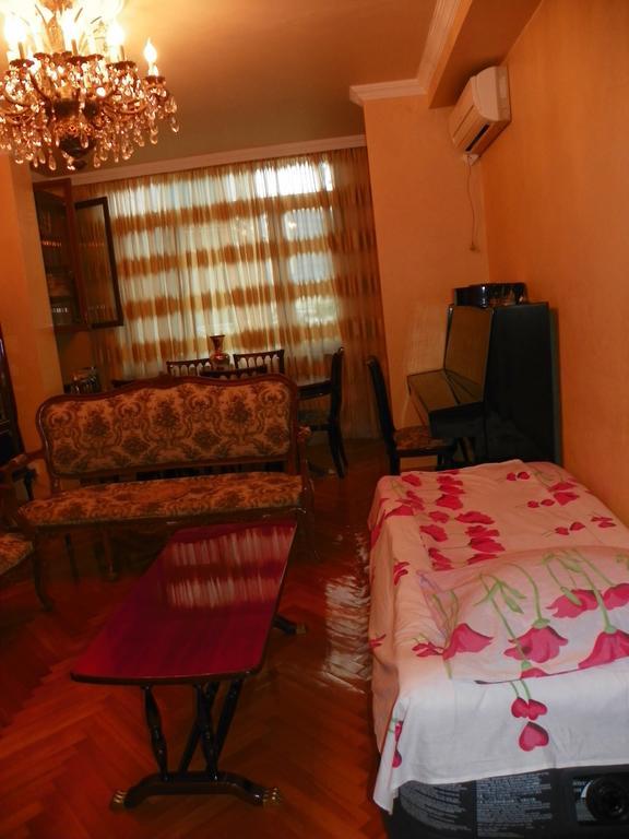 Apartment Rusudan Batoemi Kamer foto