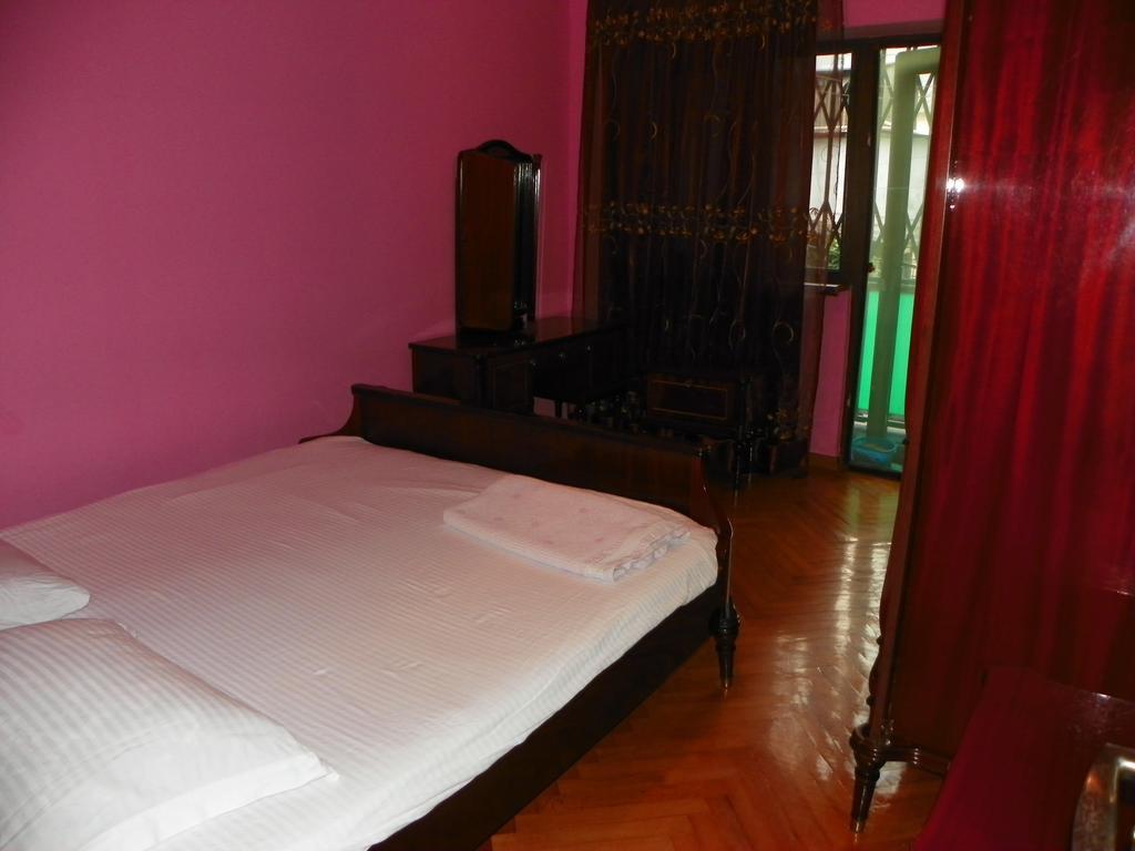 Apartment Rusudan Batoemi Kamer foto