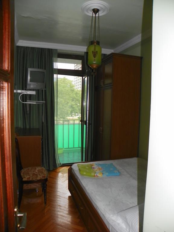Apartment Rusudan Batoemi Kamer foto