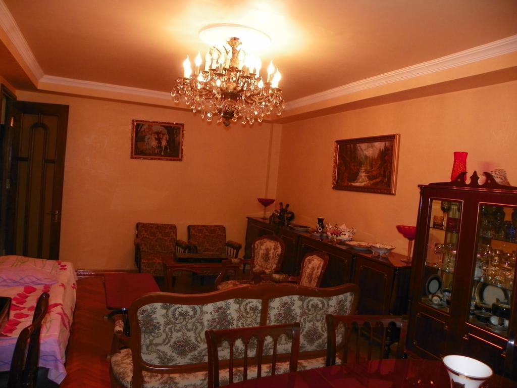 Apartment Rusudan Batoemi Kamer foto