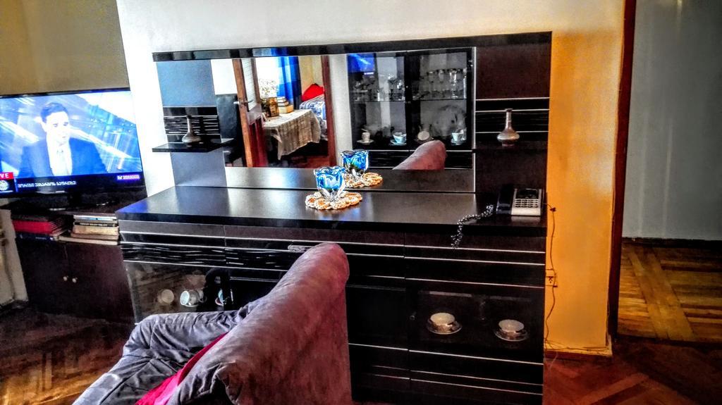 Apartment Rusudan Batoemi Buitenkant foto