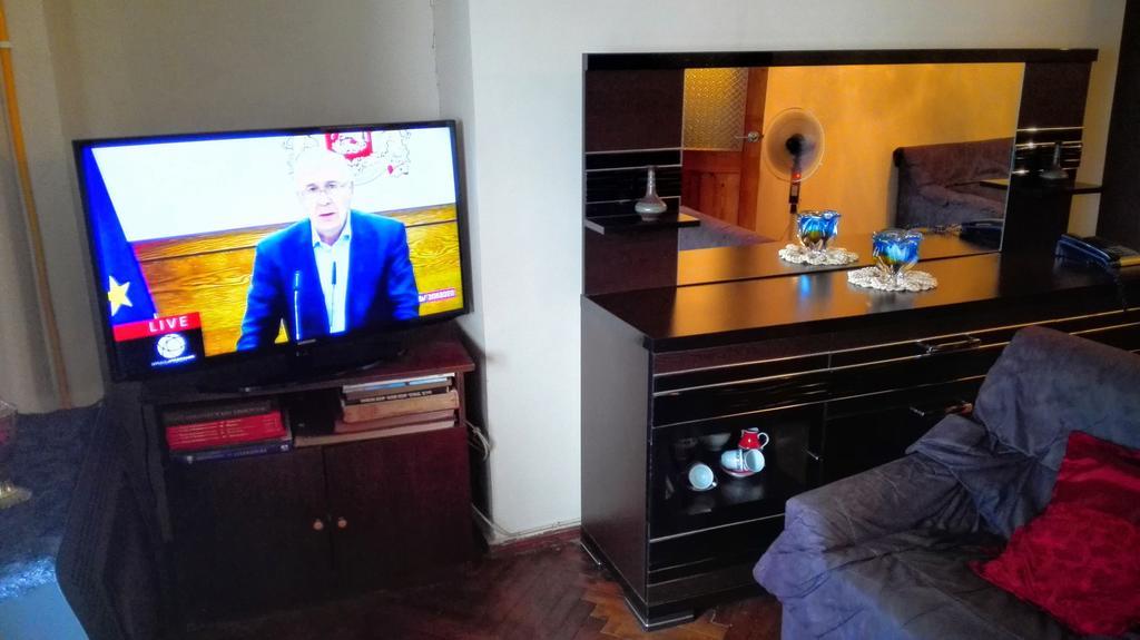 Apartment Rusudan Batoemi Buitenkant foto