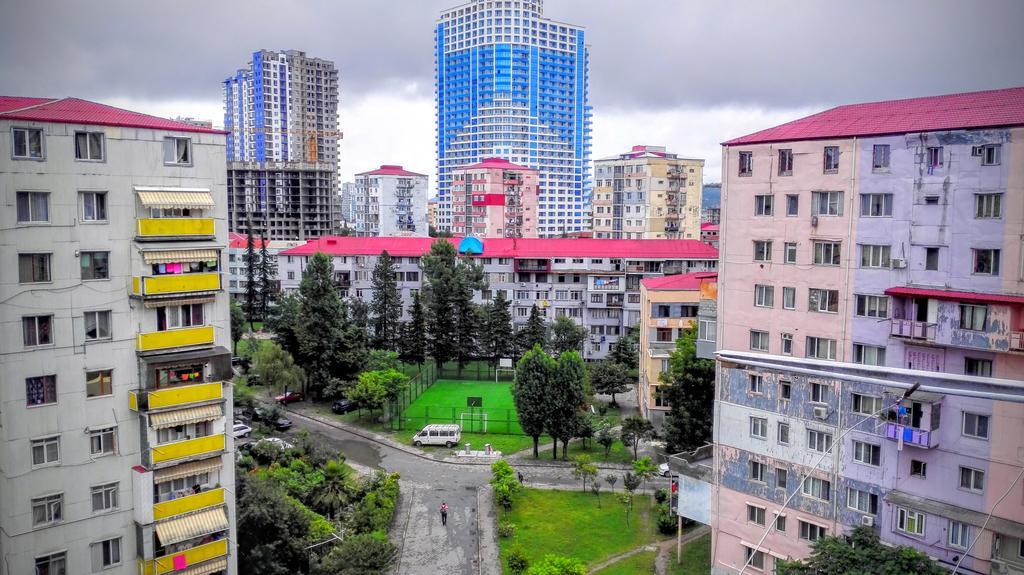 Apartment Rusudan Batoemi Buitenkant foto
