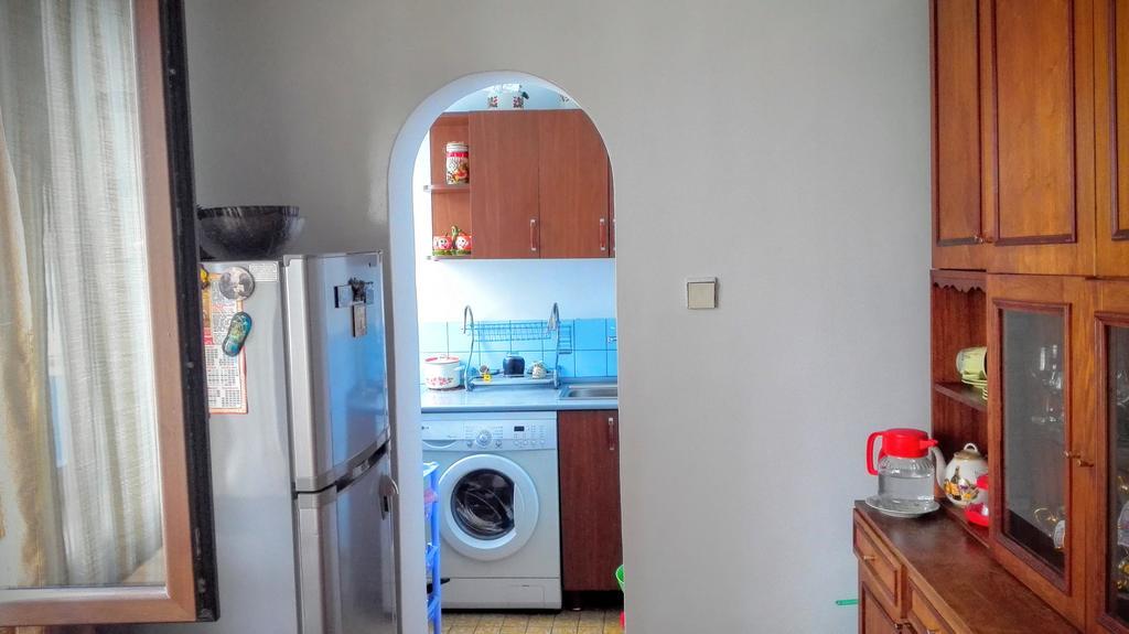 Apartment Rusudan Batoemi Buitenkant foto
