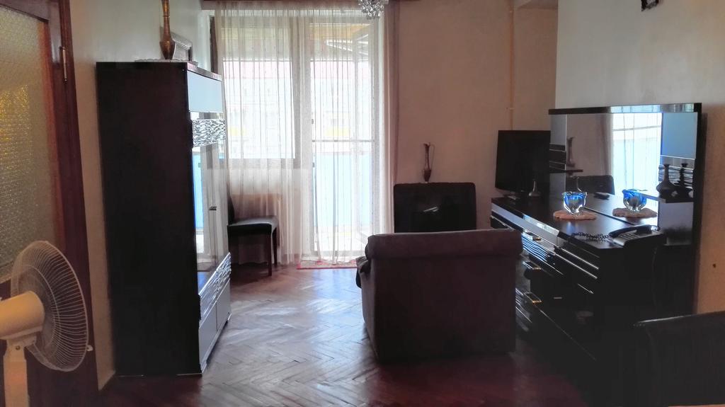 Apartment Rusudan Batoemi Buitenkant foto