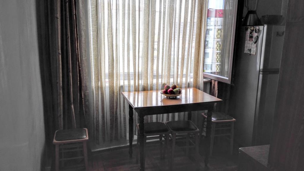 Apartment Rusudan Batoemi Buitenkant foto