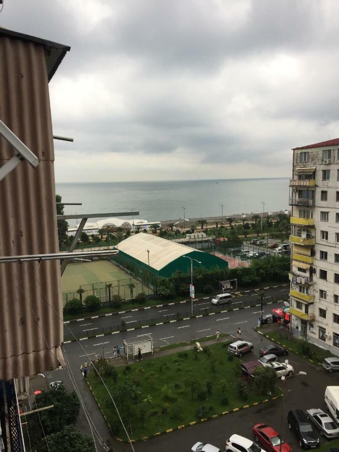 Apartment Rusudan Batoemi Buitenkant foto